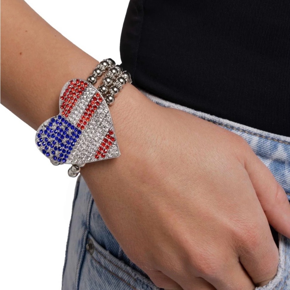 *NEW*  Patriotic Heart Bracelet with Crystals

“Romantic Republic